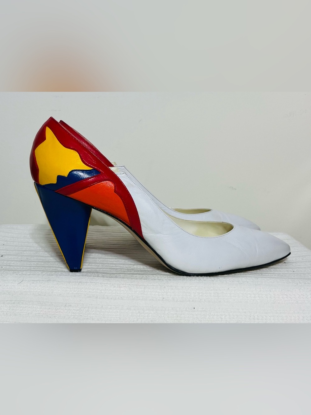 Vintage Proxy White Leather Pointed-Toe Pumps with Multicolored Heel -9.5M